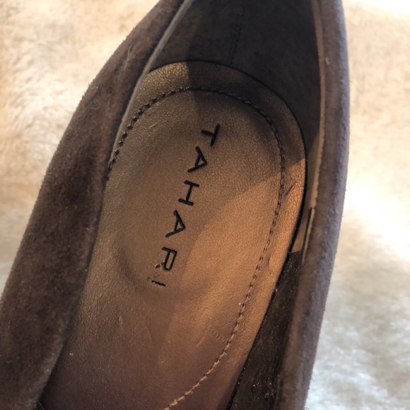 👠 TAHARI, BROWN SUEDE COLETTE PUMPS, SIZE 9 1/2 - Picture 8 of 10